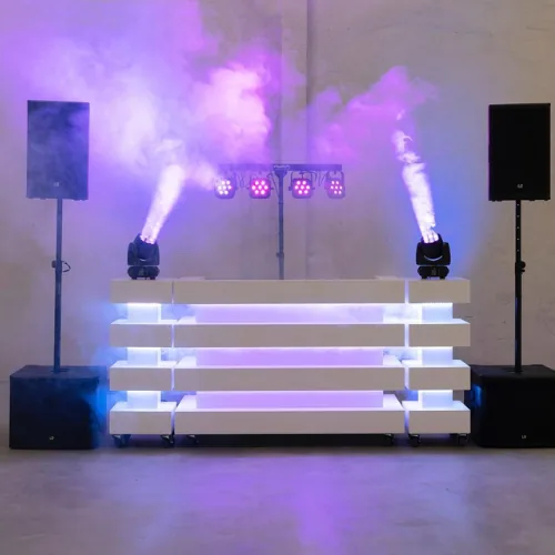 DRAKE DJ-set huren: booth met moving heads en rookeffect